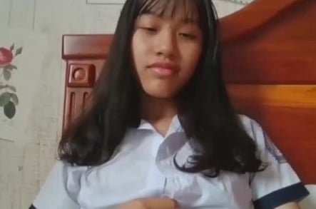Em học sinh lăng loạn chỉ thích thổi kèn cho anh đào lớn